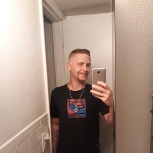 Meet your Posher, Dennis